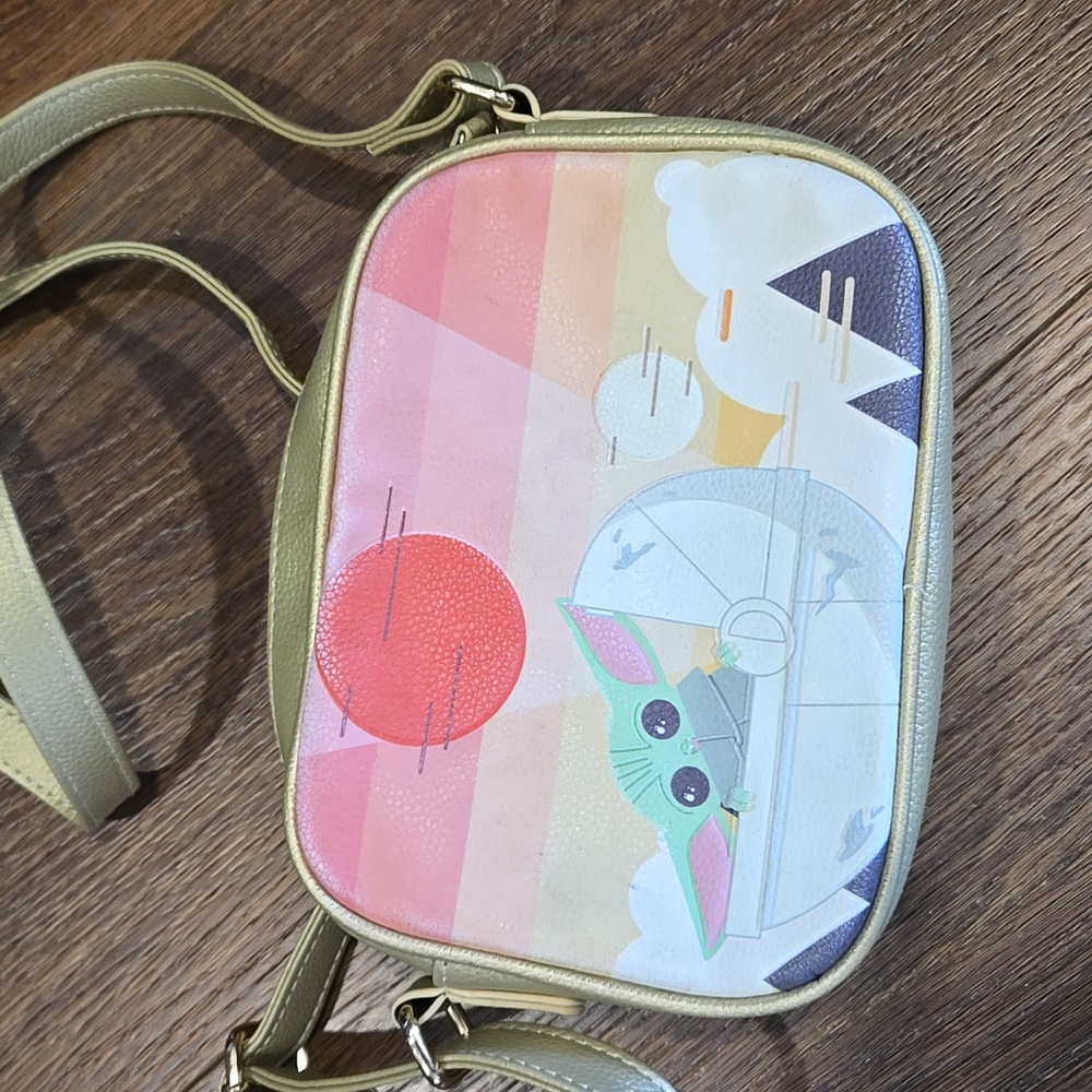 DANIELLE NICOLE STAR WARS BABY YODA MANDALORIAN CROSSBODY.   #6665